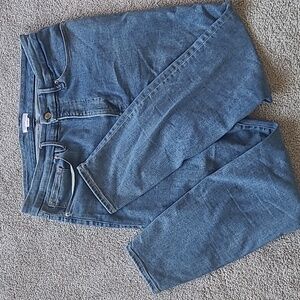 Good American 'always fits' Good Legs skinny jeans